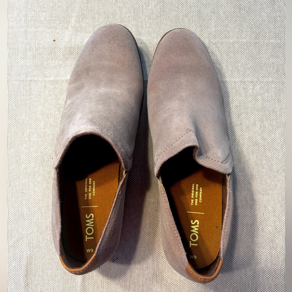 Tom’s slip on booties